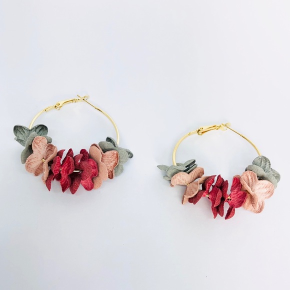 ❤️HP❤️New! Pink Ombre Flower Hoop Earrings - Picture 2 of 4